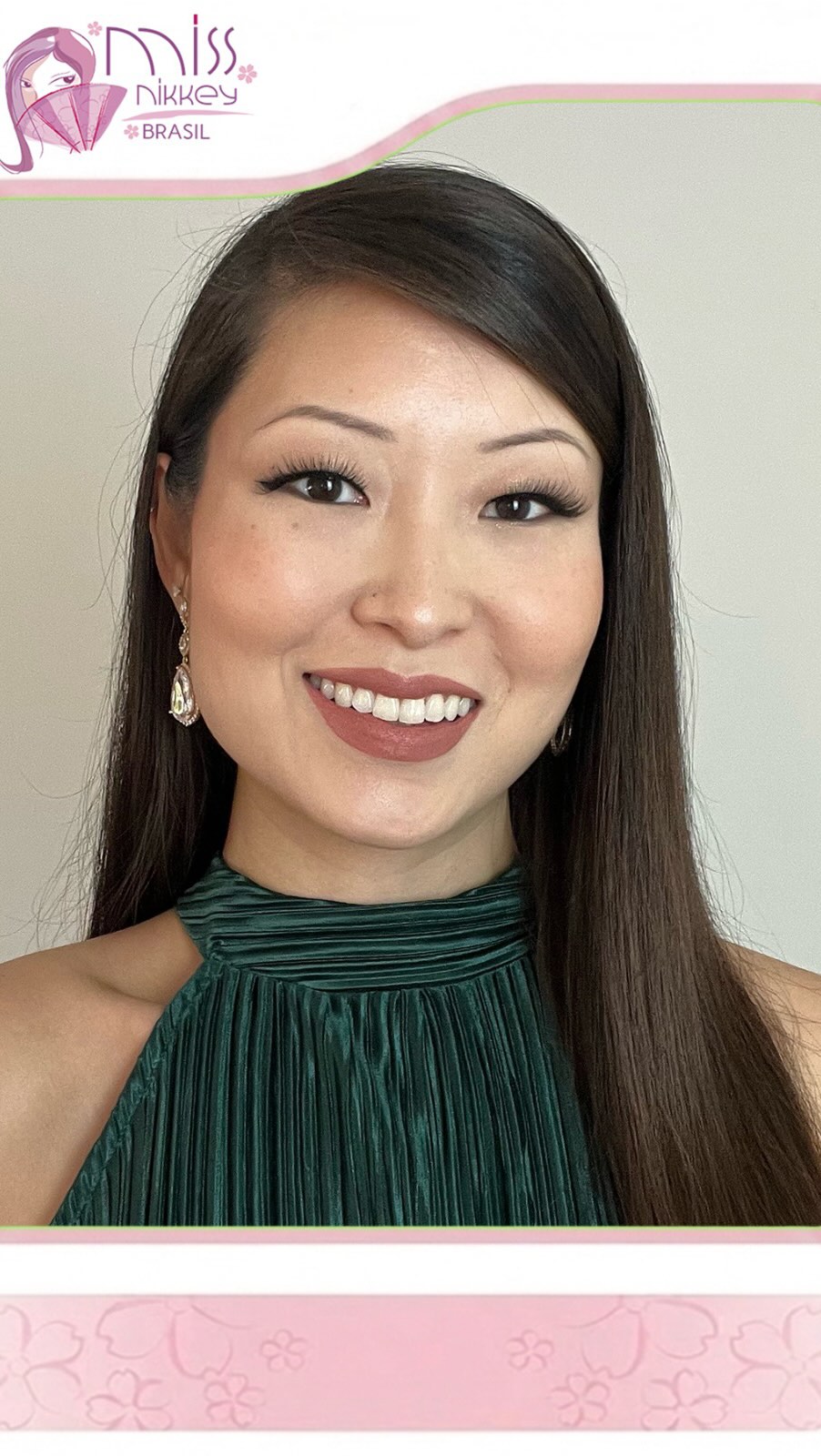 Esta é a  Karina Yumi Yoshida, representante de Santa Catarina. Ela é uma das finalistas do Miss Nikkey Brasil 2026!

Se ela é a sua candidata favorita, curta a postagem, deixe seu comentário, compartilhe e venha torcer por ela prestigiando o evento!
🗓️ Sábado, 11 de julho, às 18h, no Palco Principal do @festivaldojapao (realizado no @saopauloexpo).

Esperamos por vocês! 🇯🇵💫

📍 27º Festival do Japão
🗓️ 10 a 12 de julho de 2026
📌 São Paulo Expo – Rod. dos Imigrantes, km 1,5 – SP
🎟️ Garanta seu ingresso com desconto: @festivaldojapao
👨‍👩‍👧‍👦 Traga a família e os amigos para uma experiência inesquecível!
🚌 Transporte gratuito saindo da Estação de Metrô São Judas (Linha 1 - Azul)

#missnikkey #missnikkeysaopaulo #missnikkeysp #missnikkey2026 #missnikkeybrasil2026 missnikkeybrasil festivaldojapao saopauloexpo